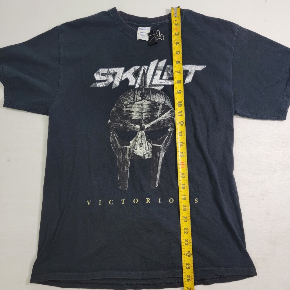 Skillet Victorious Black T-Shirt Men's Sz M Christian Rock Band Ancient‎ Helmet - Picture 7 of 7